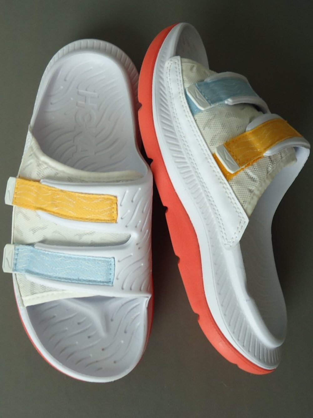 SIZE 9. New HOKA Ora luxe recovery slide sandals